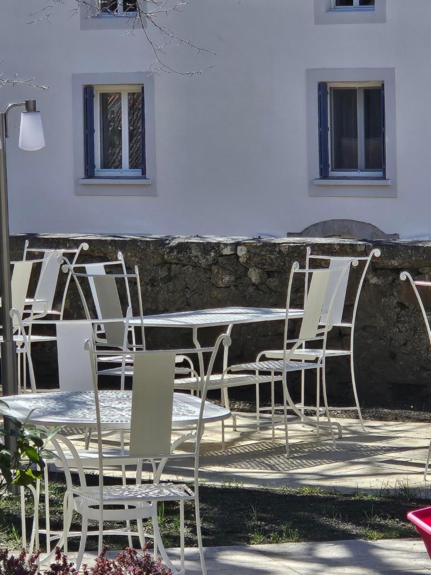 Logis Hostellerie Du Grand Duc Hotel Restaurant Gincla Eksteriør bilde