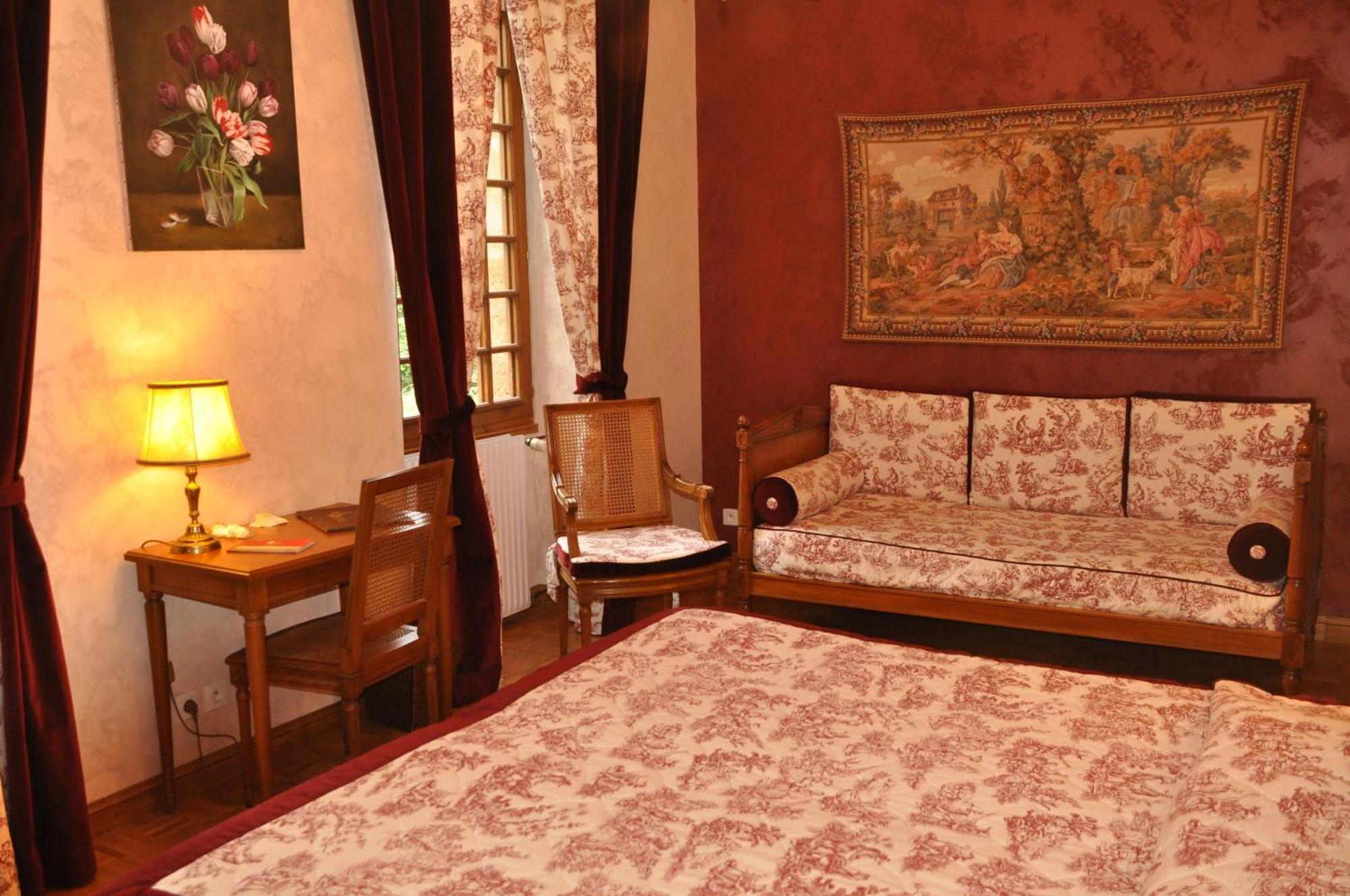 Logis Hostellerie Du Grand Duc Hotel Restaurant Gincla Eksteriør bilde