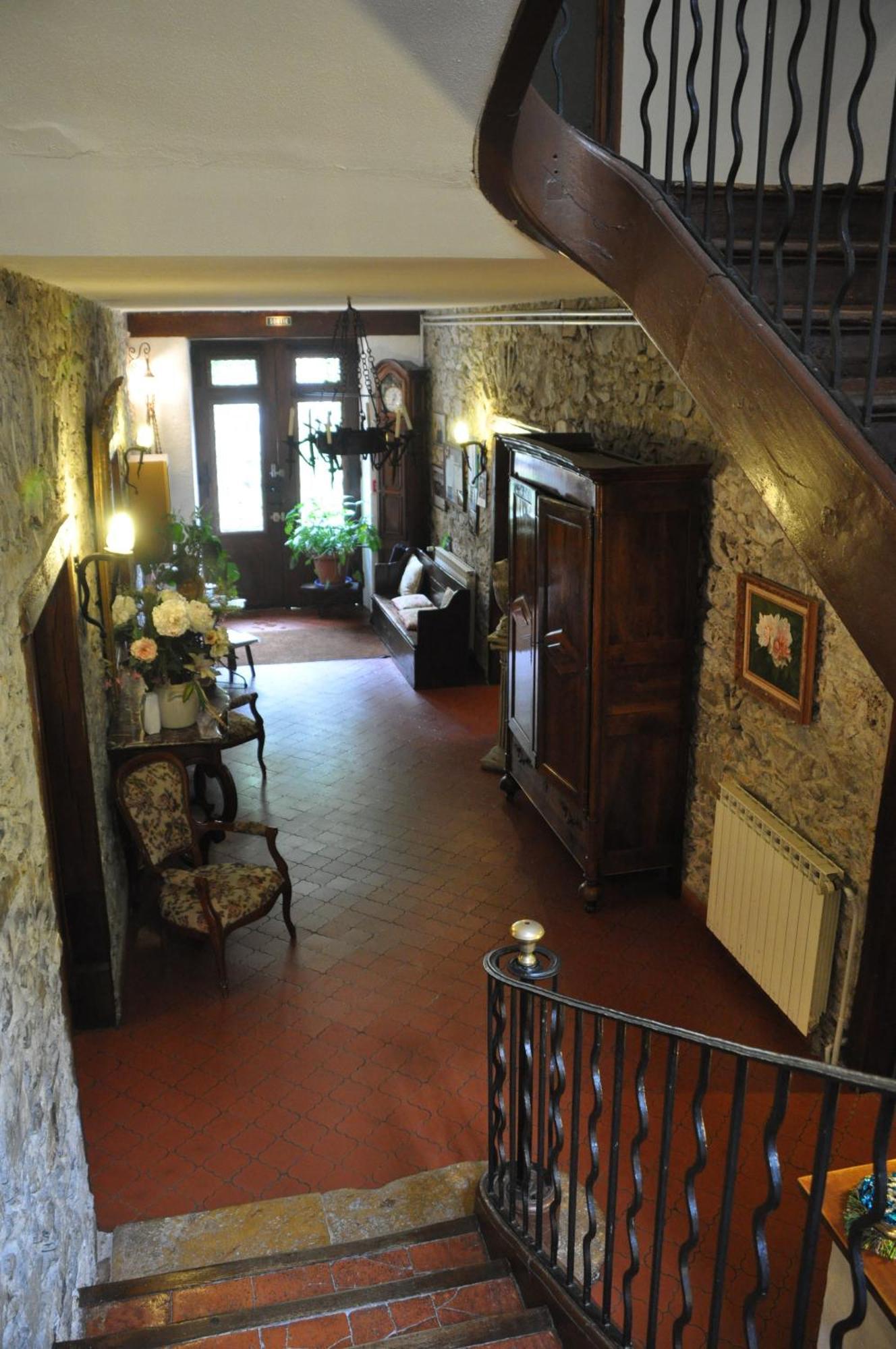 Logis Hostellerie Du Grand Duc Hotel Restaurant Gincla Eksteriør bilde