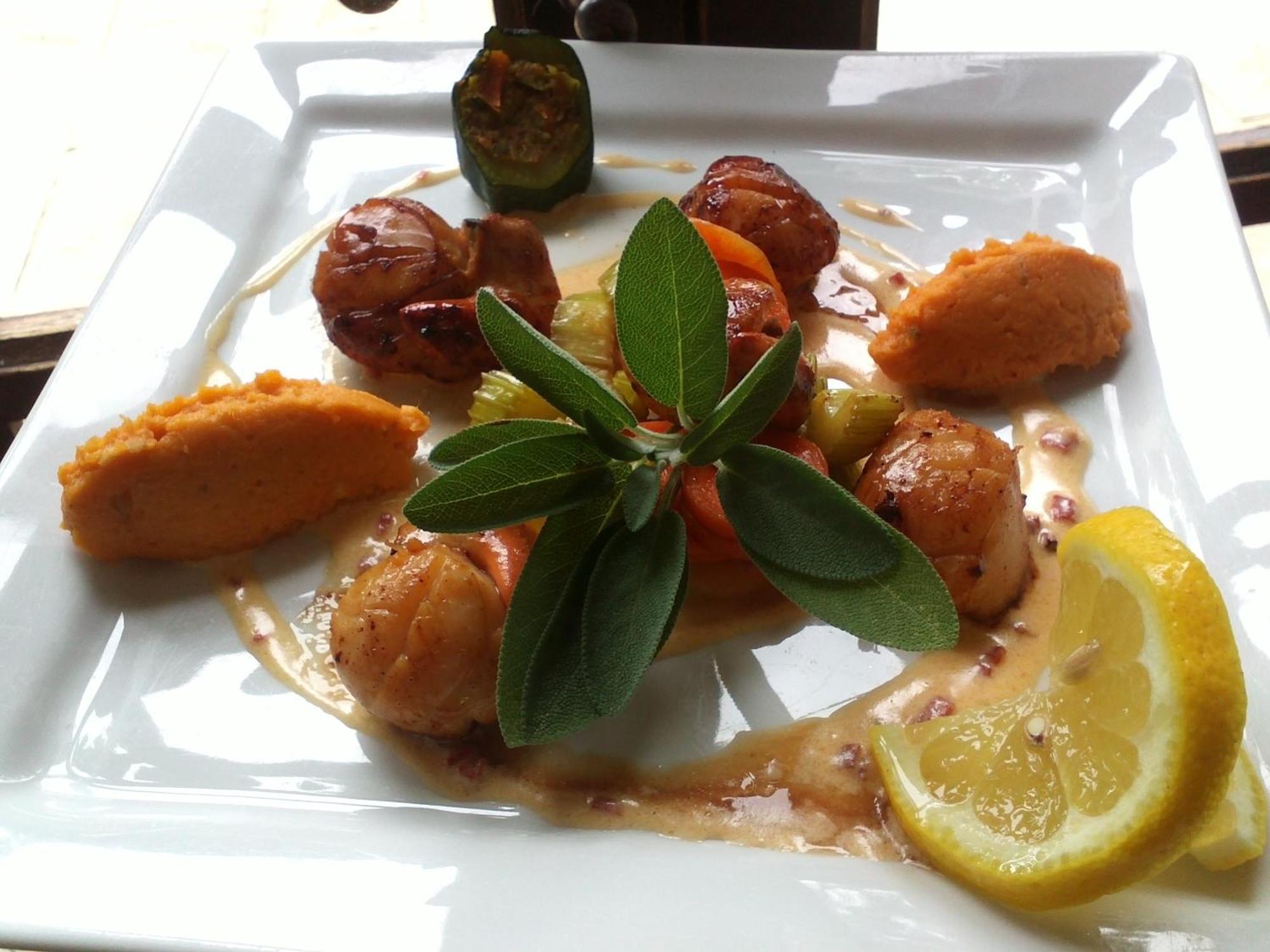 Logis Hostellerie Du Grand Duc Hotel Restaurant Gincla Eksteriør bilde