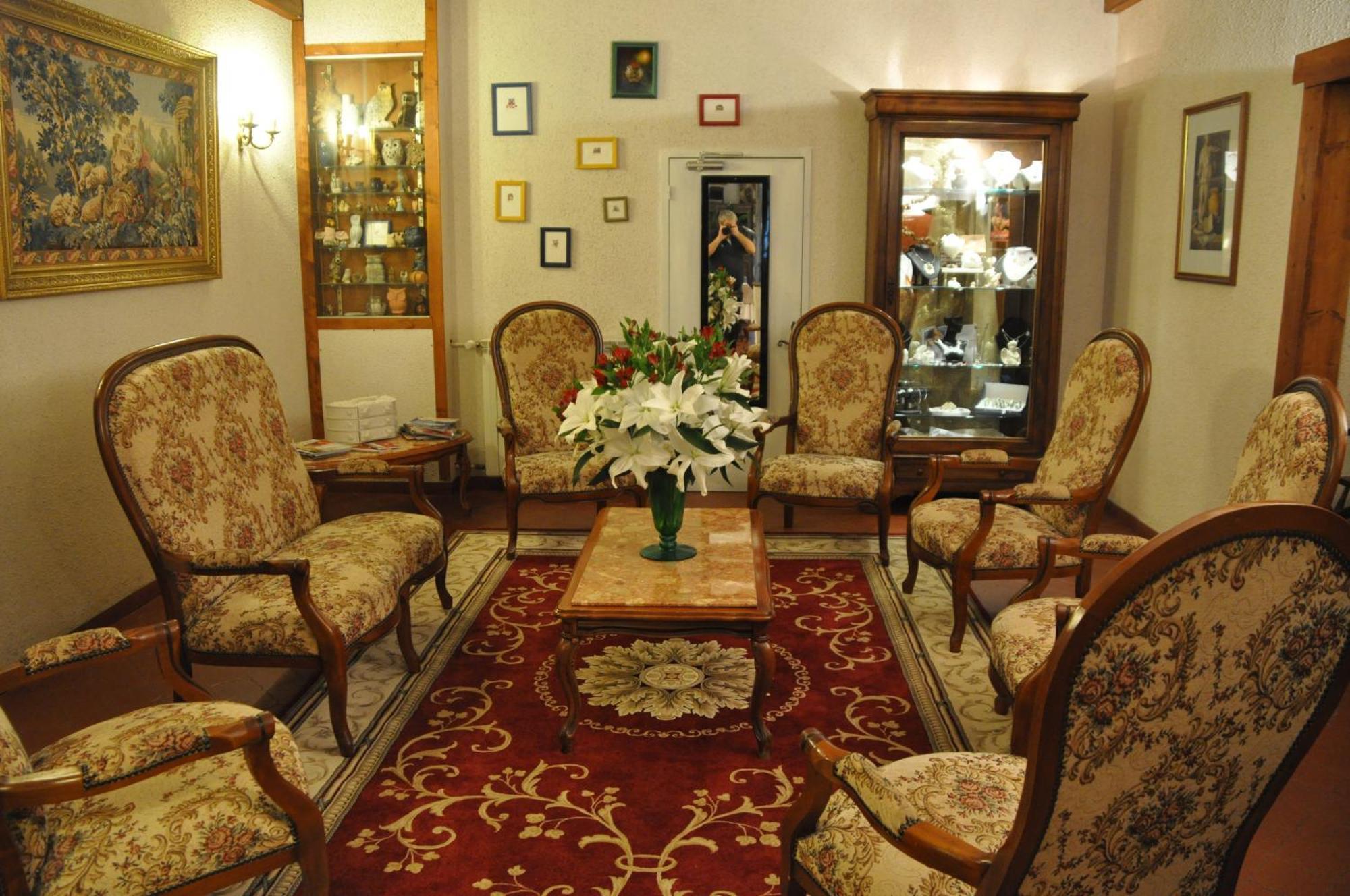 Logis Hostellerie Du Grand Duc Hotel Restaurant Gincla Eksteriør bilde