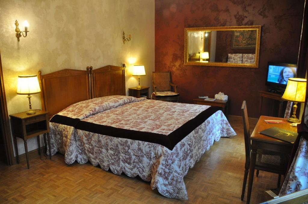 Logis Hostellerie Du Grand Duc Hotel Restaurant Gincla Eksteriør bilde