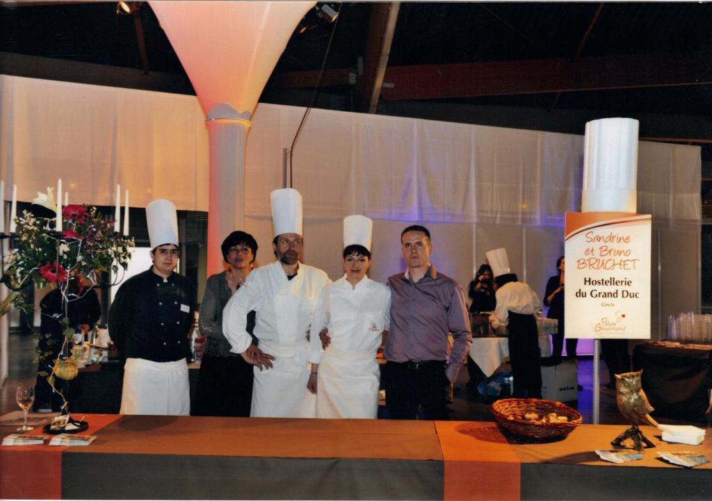 Logis Hostellerie Du Grand Duc Hotel Restaurant Gincla Eksteriør bilde