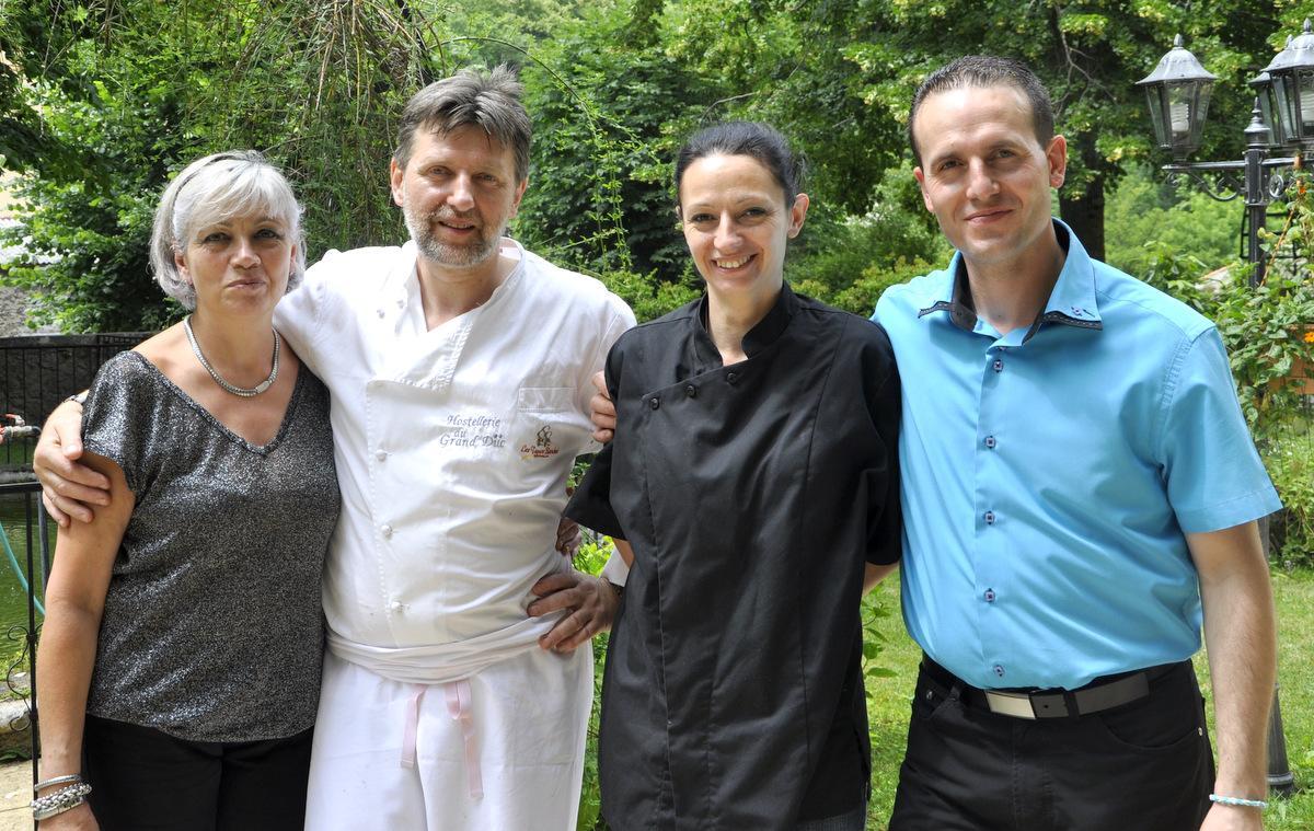 Logis Hostellerie Du Grand Duc Hotel Restaurant Gincla Eksteriør bilde