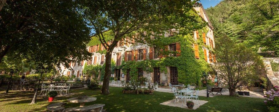 Logis Hostellerie Du Grand Duc Hotel Restaurant Gincla Eksteriør bilde