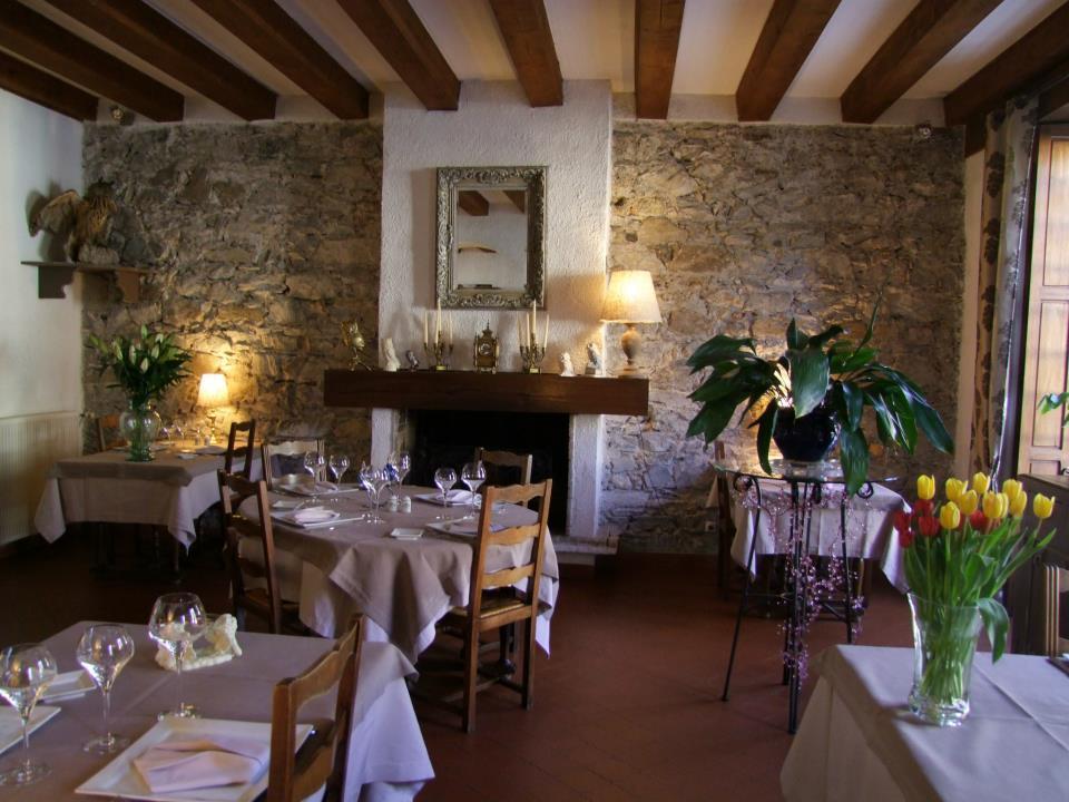 Logis Hostellerie Du Grand Duc Hotel Restaurant Gincla Eksteriør bilde