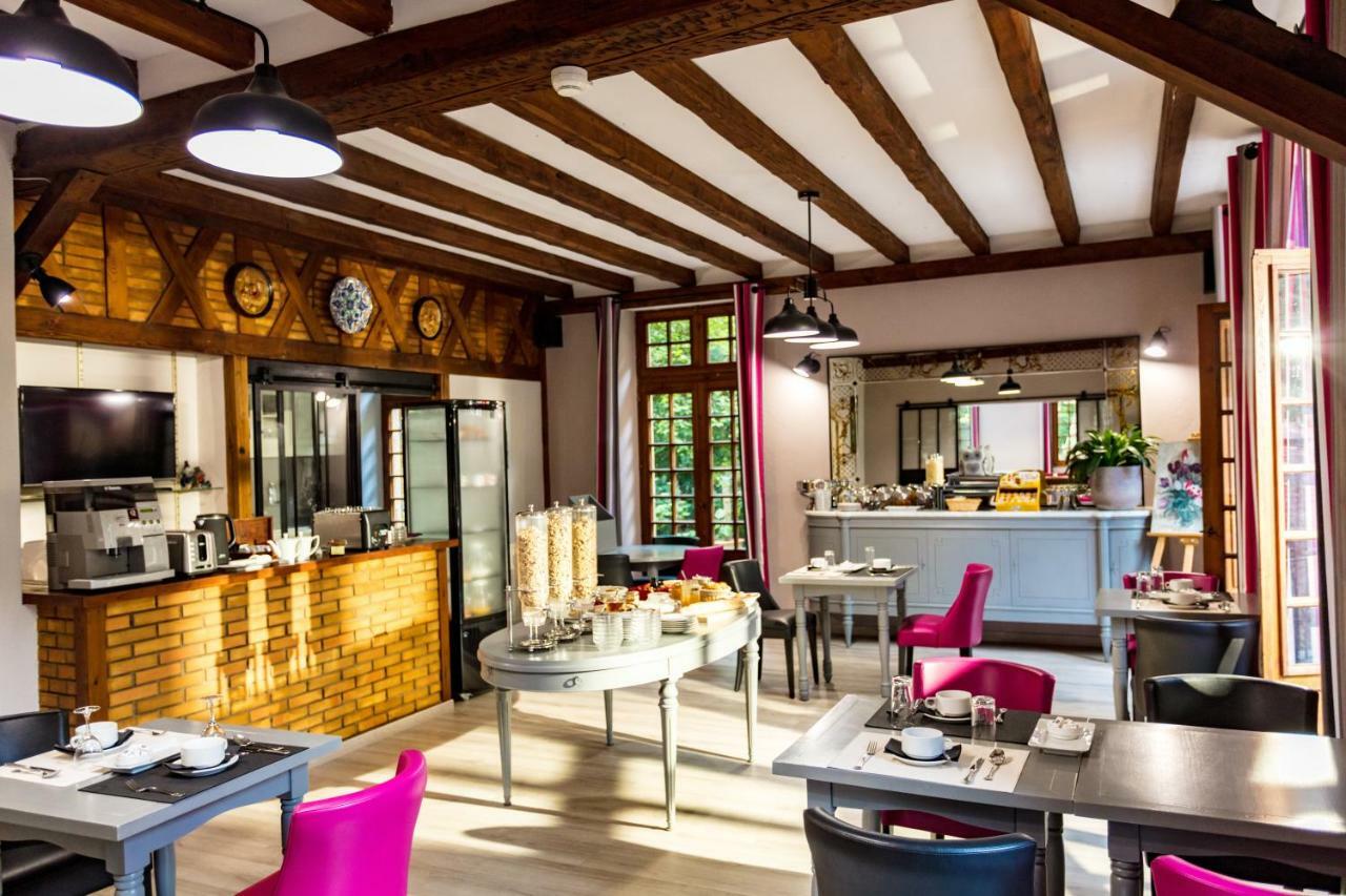 Logis Hostellerie Du Grand Duc Hotel Restaurant Gincla Eksteriør bilde